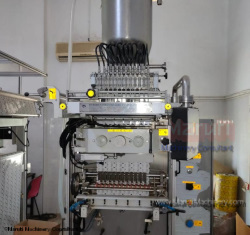 12-Track-Liquid-Pouch-Packing-Machine-3.jpg